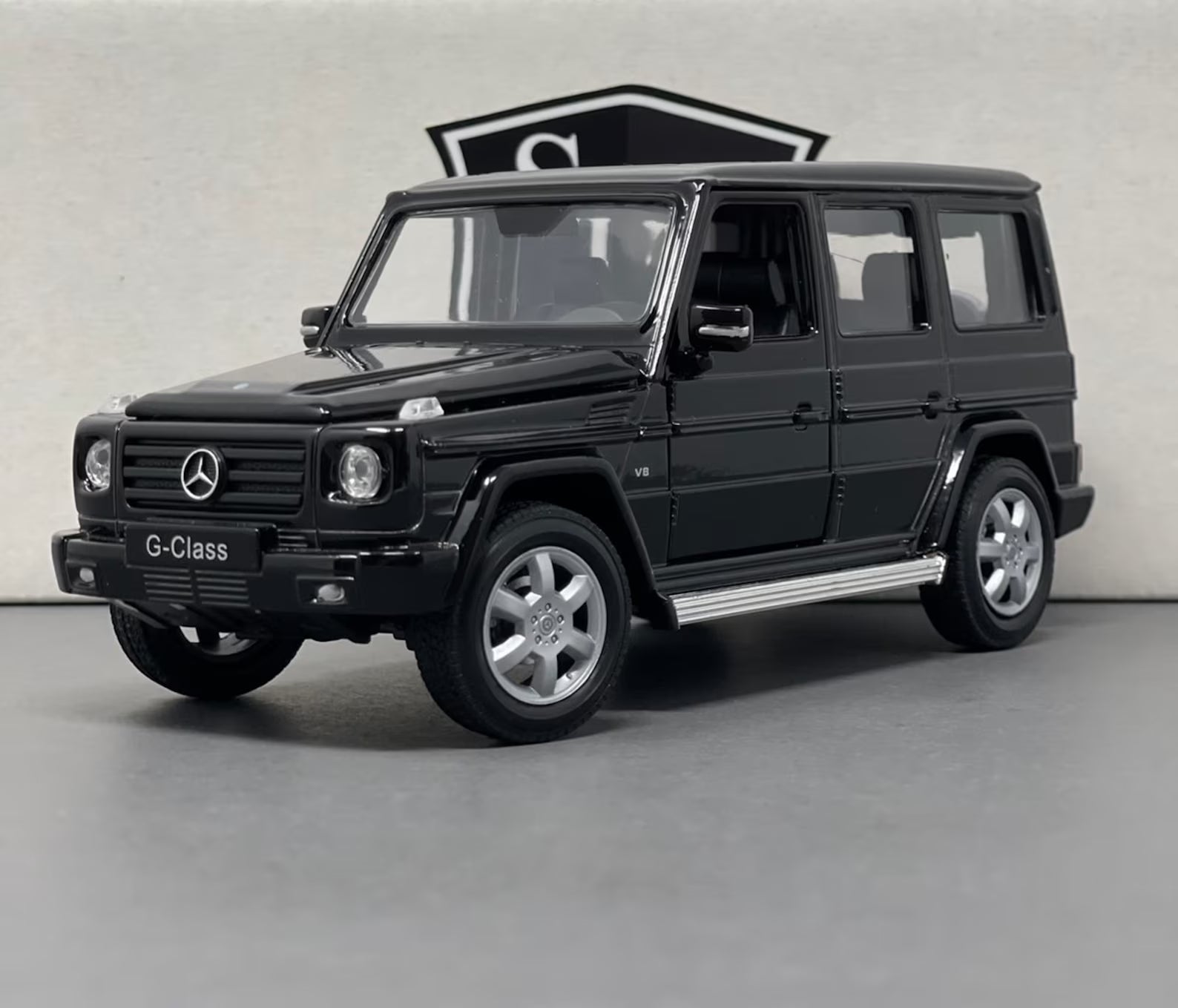 Mercedes-Benz G 500 Welly 1:24 Diecast Model – Black Luxury SUV Collectible