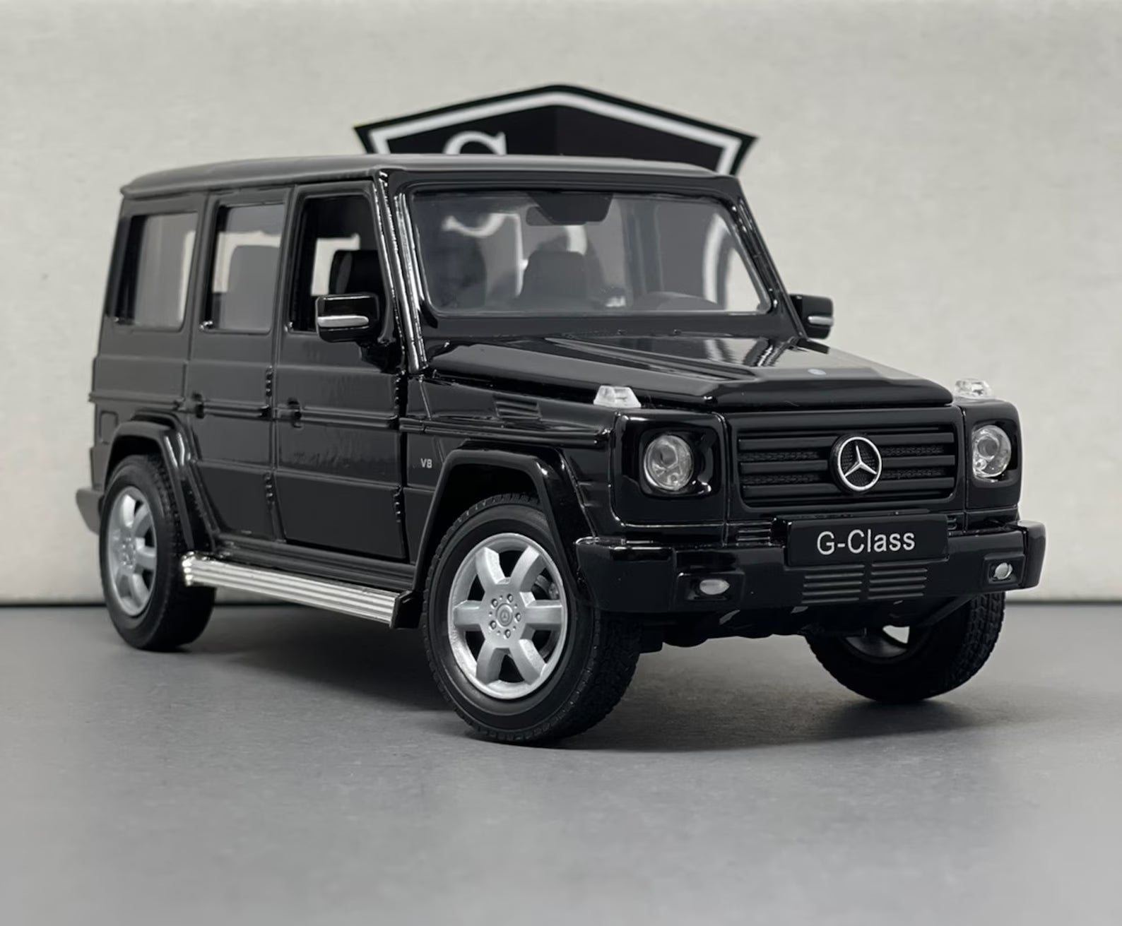 Mercedes-Benz G 500 Welly 1:24 Diecast Model – Black Luxury SUV Collectible